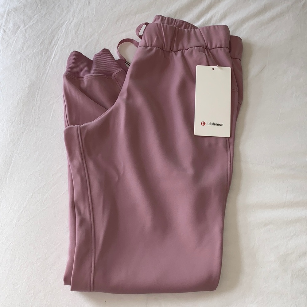 NWT Lululemon On the Fly Jogger *Woven*